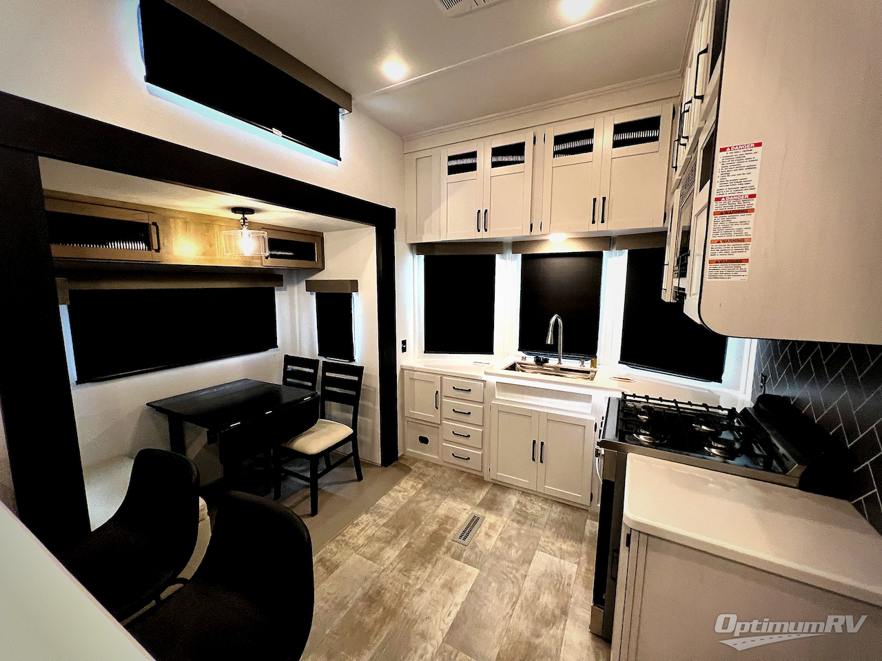 2025 Palomino Puma Destination 403LFT Photo 6