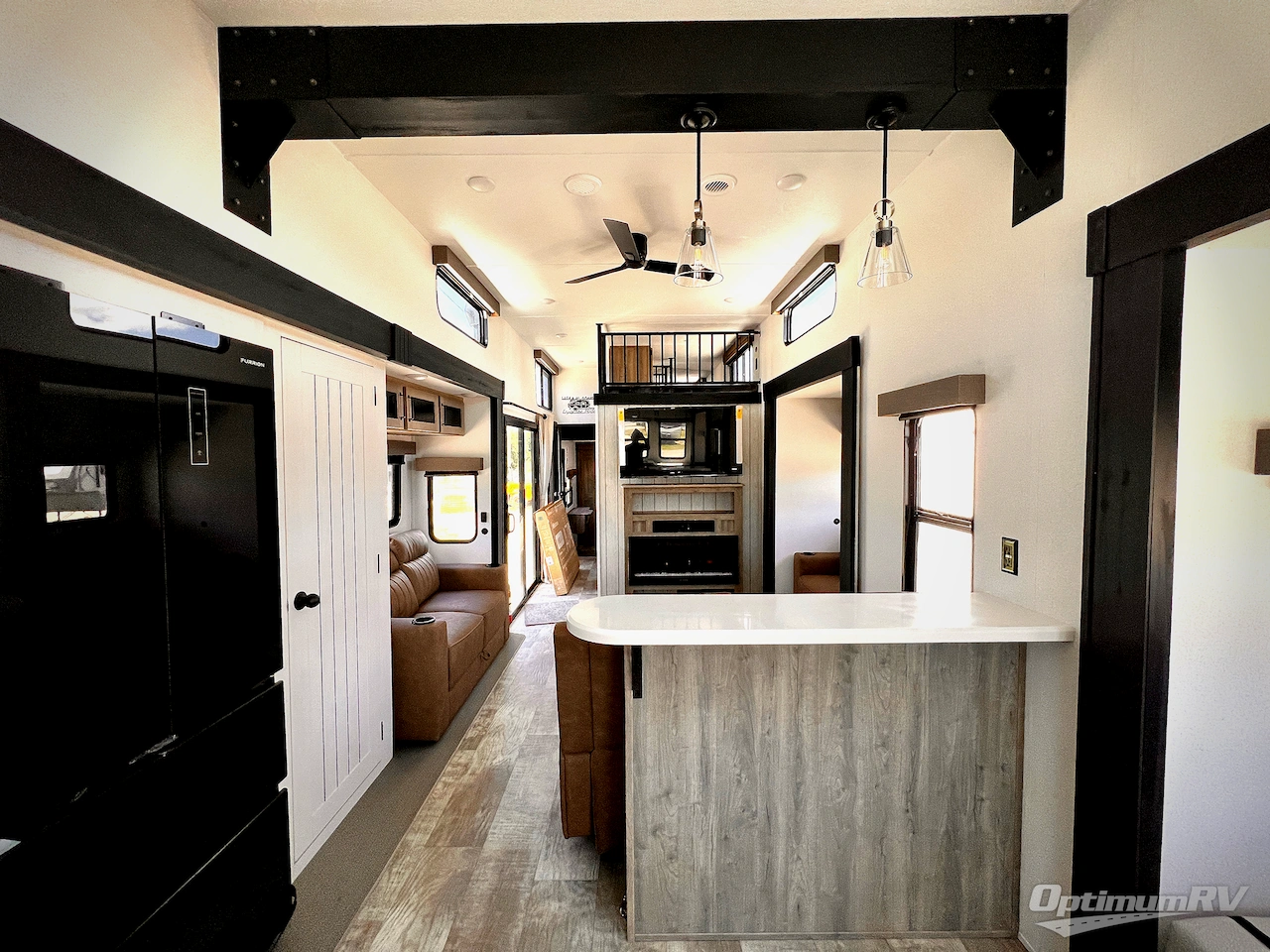 2025 Palomino Puma Destination 403LFT Photo 4