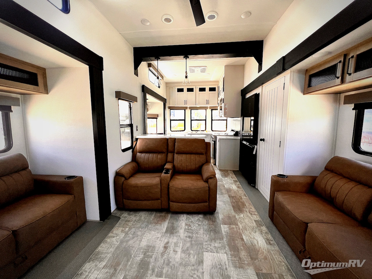 2025 Palomino Puma Destination 403LFT Photo 5
