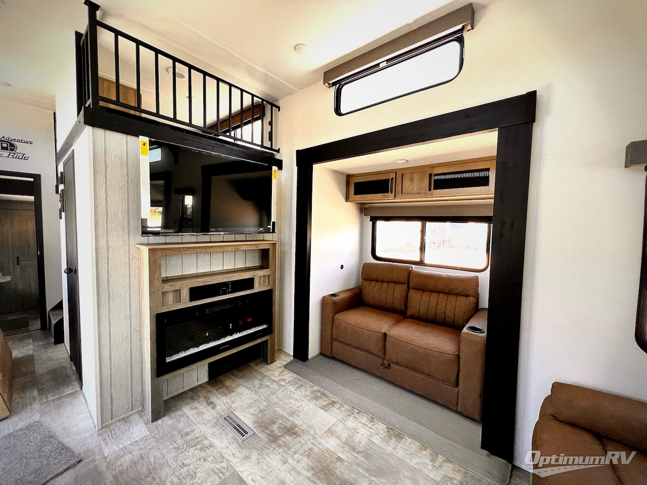 2025 Palomino Puma Destination 403LFT Photo 6