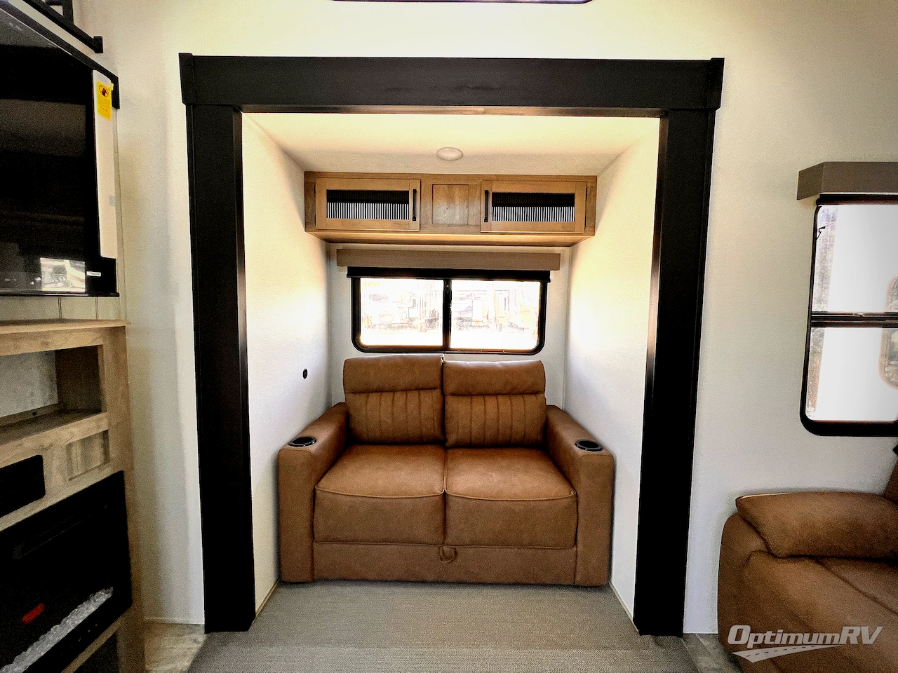 2025 Palomino Puma Destination 403LFT Photo 8