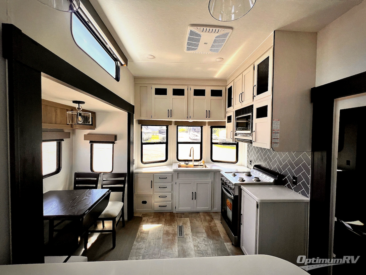 2025 Palomino Puma Destination 403LFT Photo 11