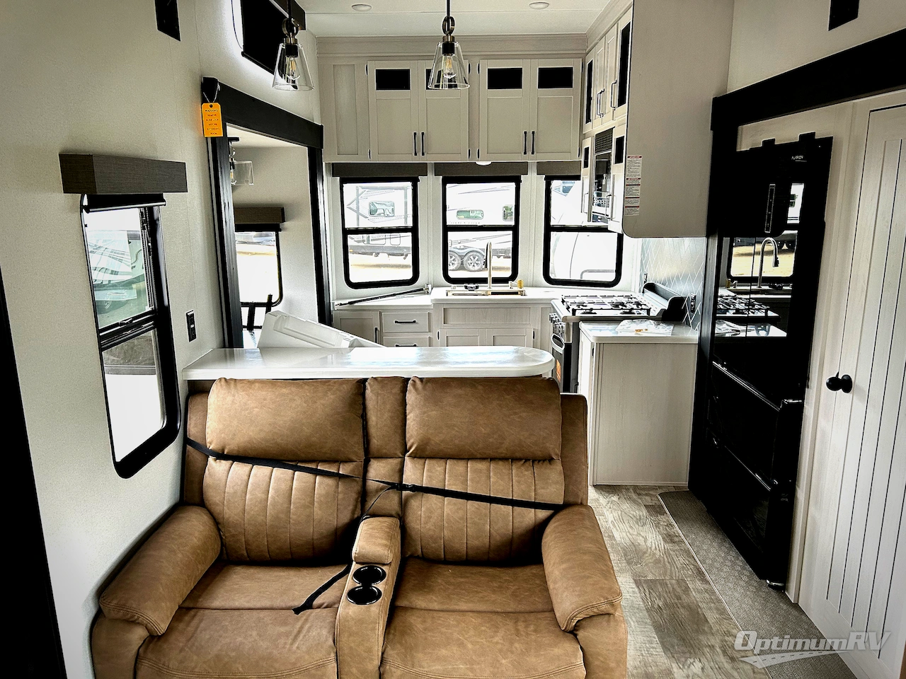 2025 Palomino Puma Destination 403LFT Photo 5