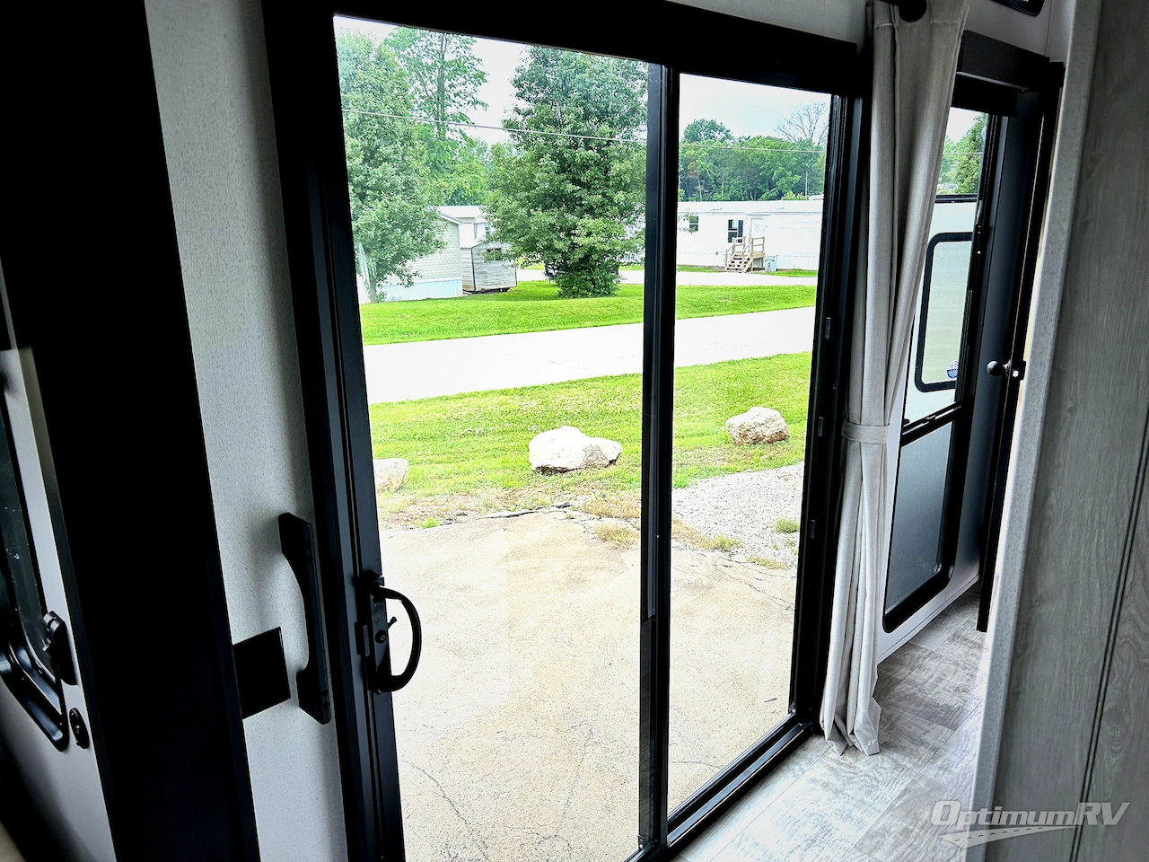 2025 Palomino Puma Destination 403LFT Photo 19