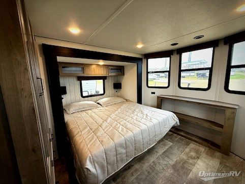 2025 Palomino Puma Destination 420LFT RV Photo 3