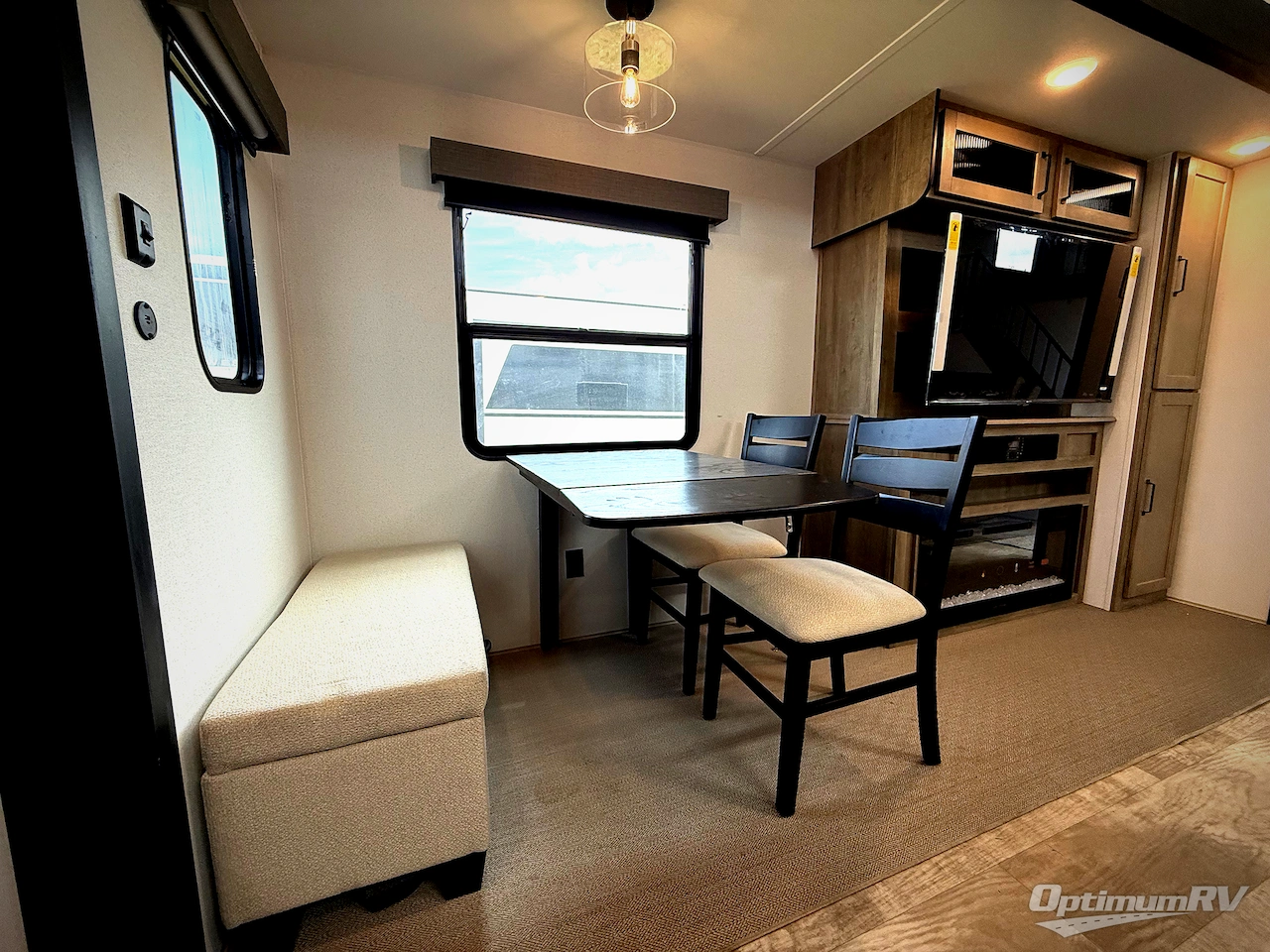 2025 Palomino Puma Destination 420LFT Photo 5