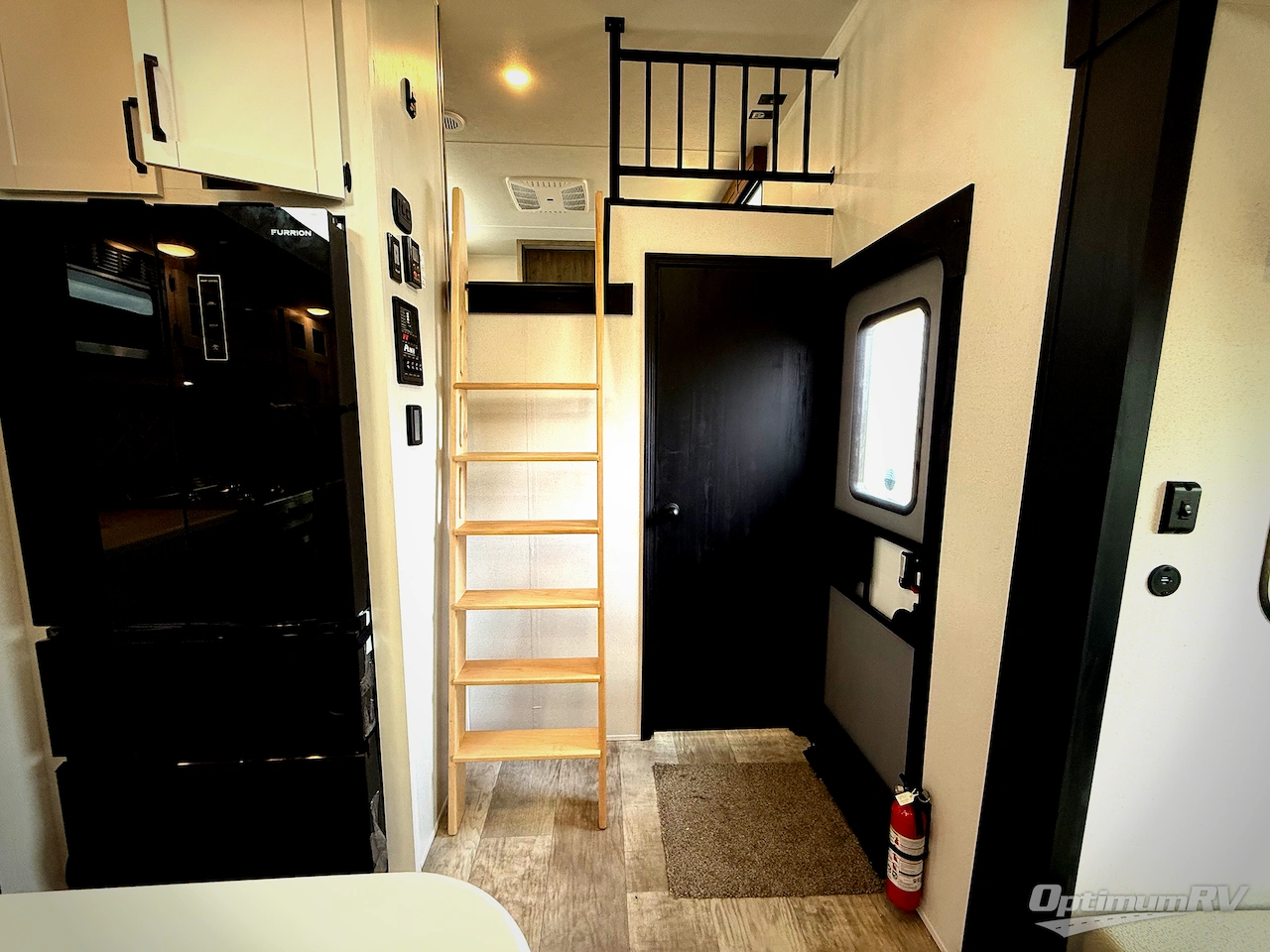 2025 Palomino Puma Destination 420LFT Photo 11