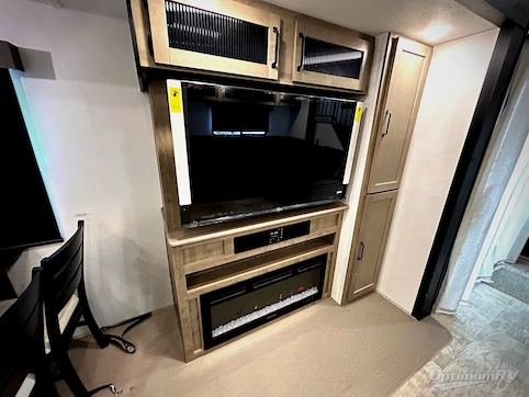 2025 Palomino Puma Destination 420LFT RV Photo 3