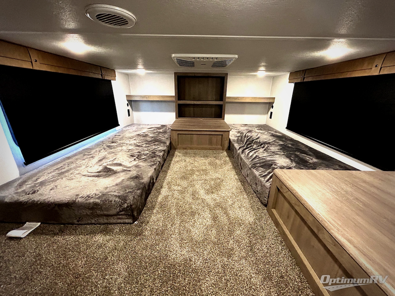 2025 Palomino Puma Destination 420LFT Photo 13