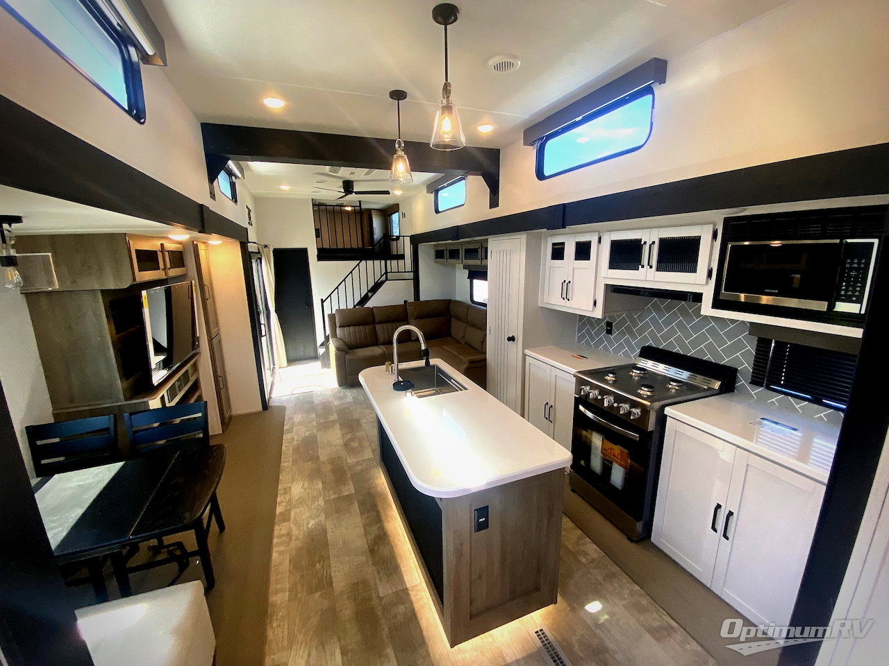 2025 Palomino Puma Destination 420LFT Photo 4