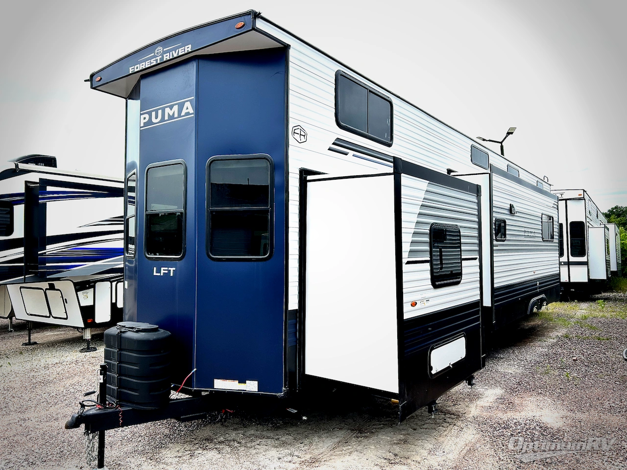 2025 Palomino Puma Destination 420LFT Photo 4