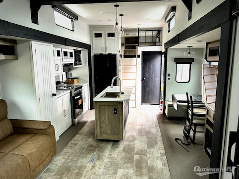 2025 Palomino Puma Destination 420LFT RV Photo 2