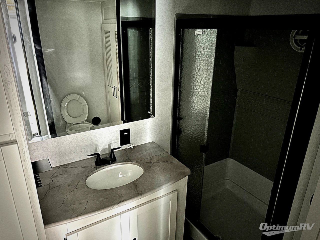 2025 Palomino Puma Destination 420LFT Photo 18