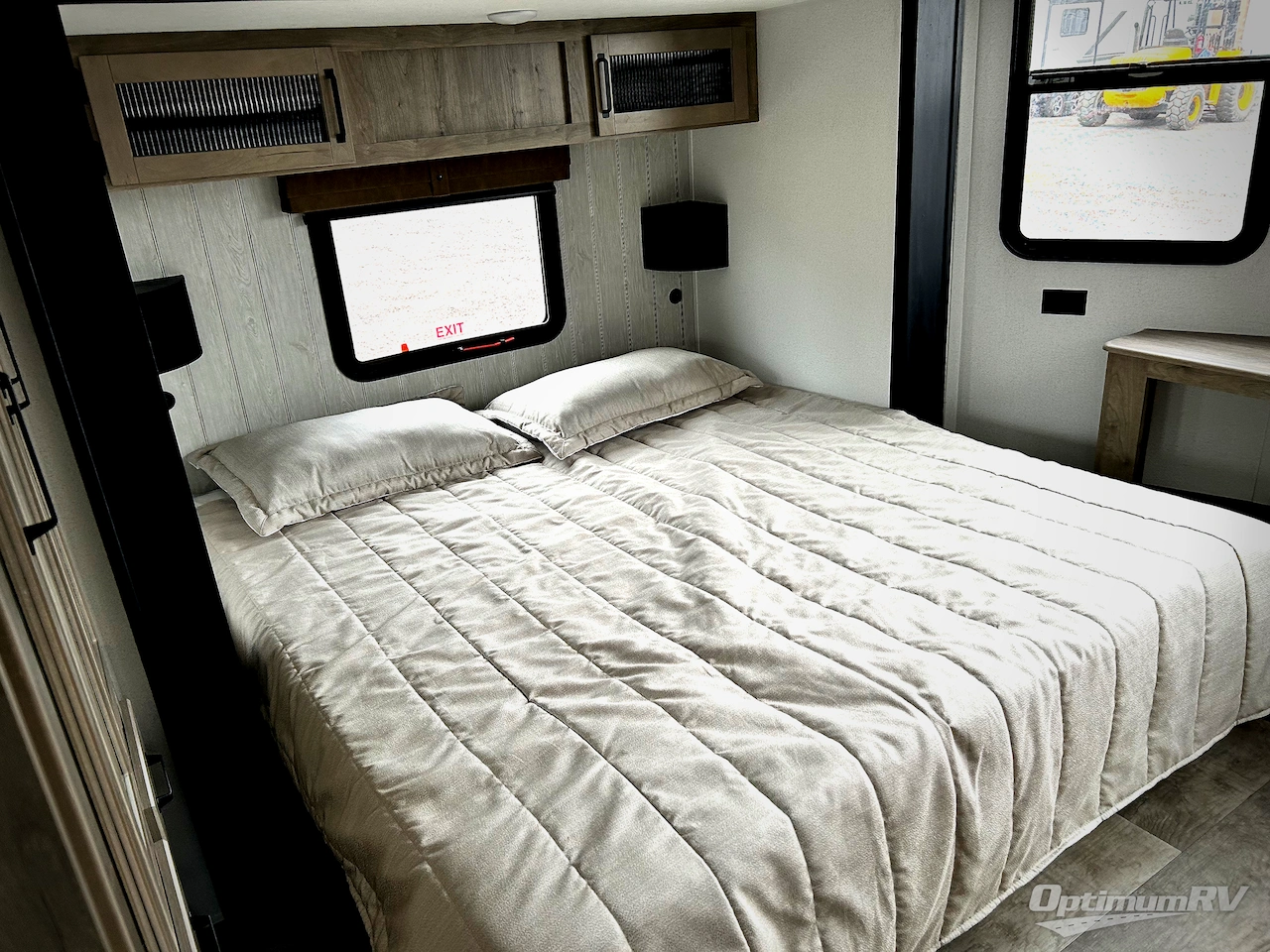 2025 Palomino Puma Destination 420LFT Photo 22