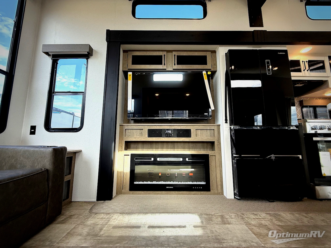 2025 Palomino Puma Destination 401RLFT Photo 6