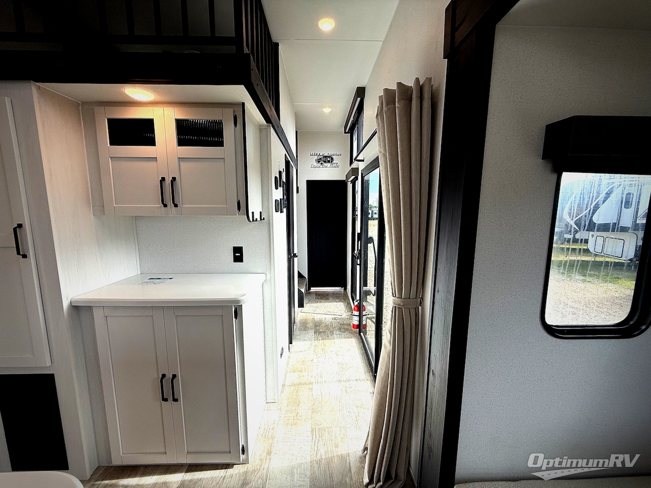 2025 Palomino Puma Destination 401RLFT Photo 11