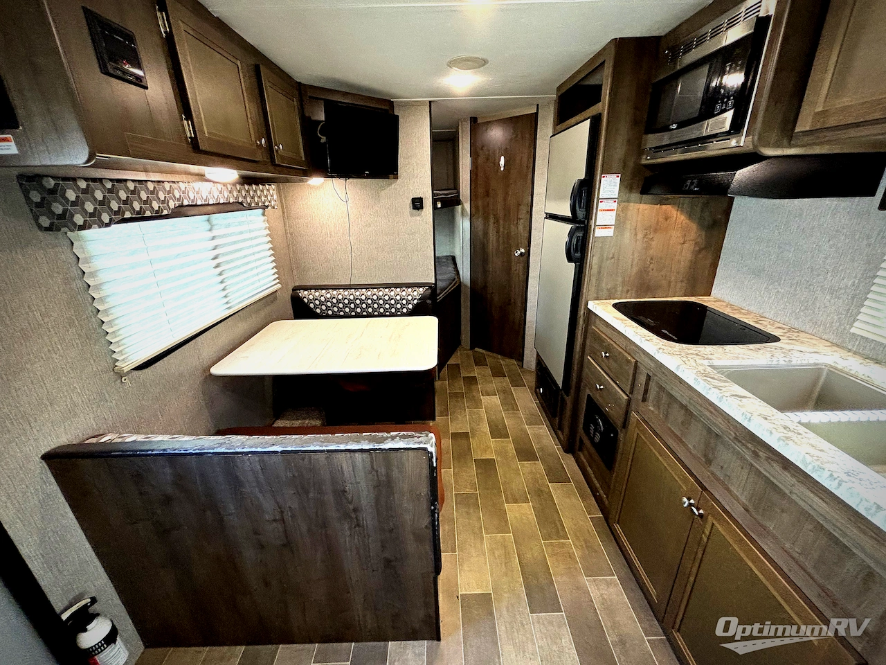 2020 Dutchmen Coleman Light LX 2125BH Photo 4