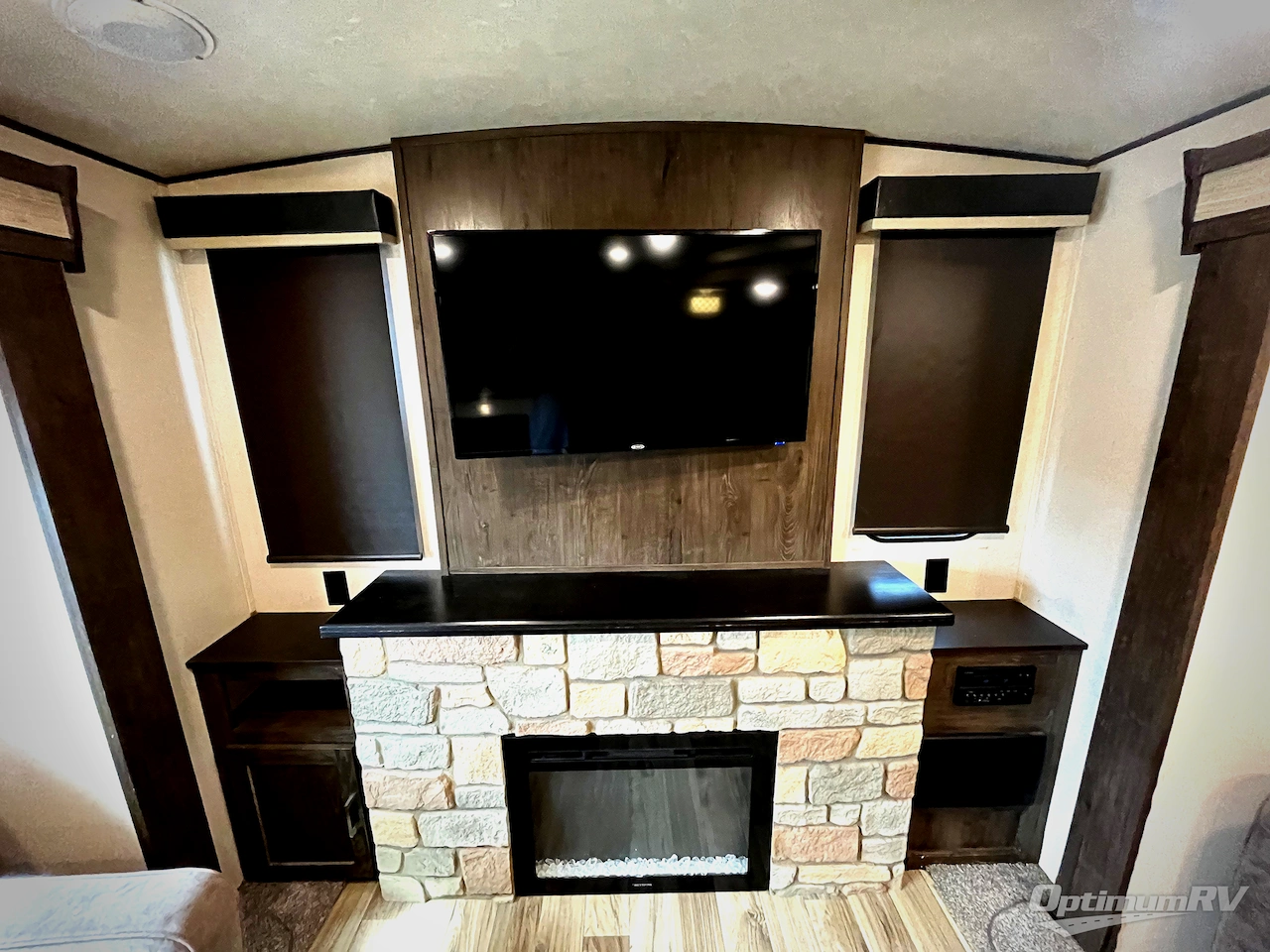 2019 Forest River Salem Hemisphere GLX 326RL Photo 7