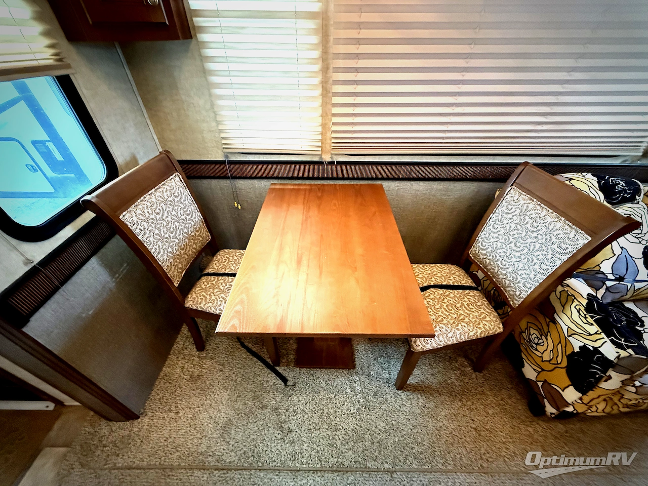 2015 Heartland Oakmont 325RE Photo 5