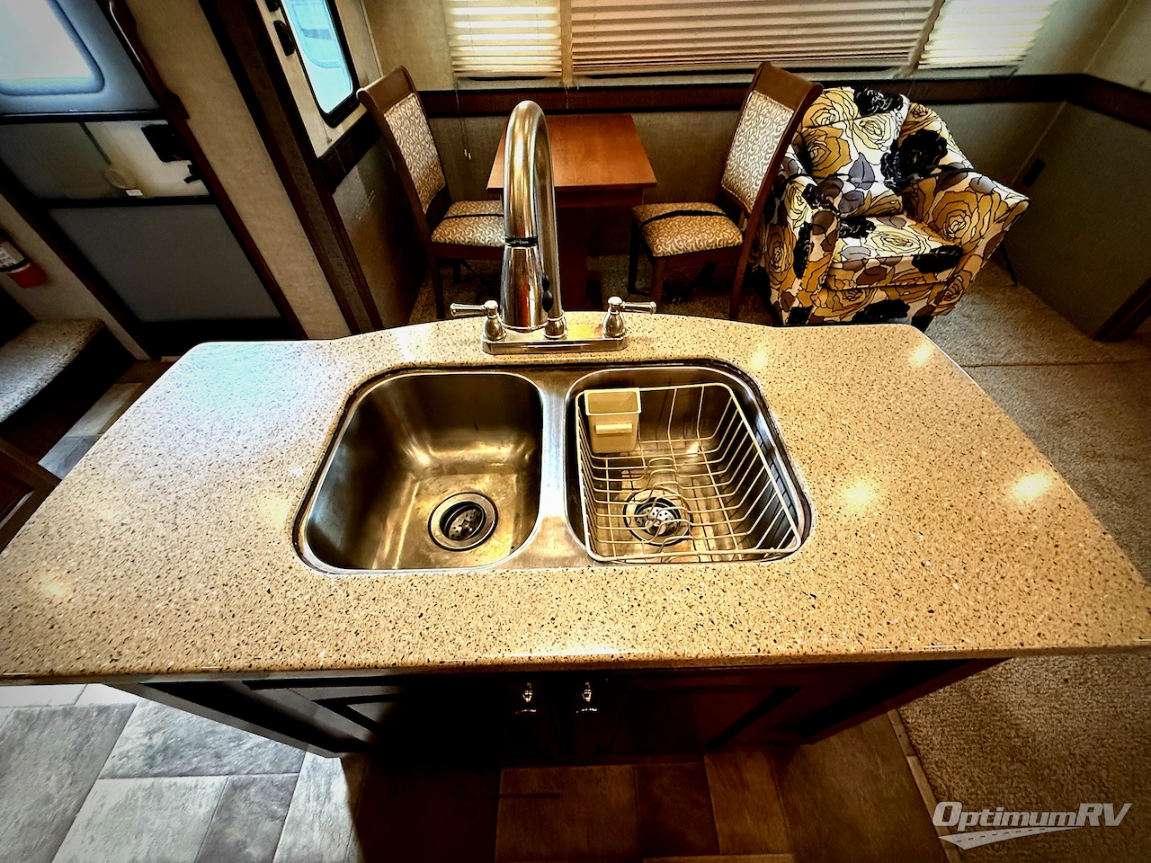 2015 Heartland Oakmont 325RE Photo 9