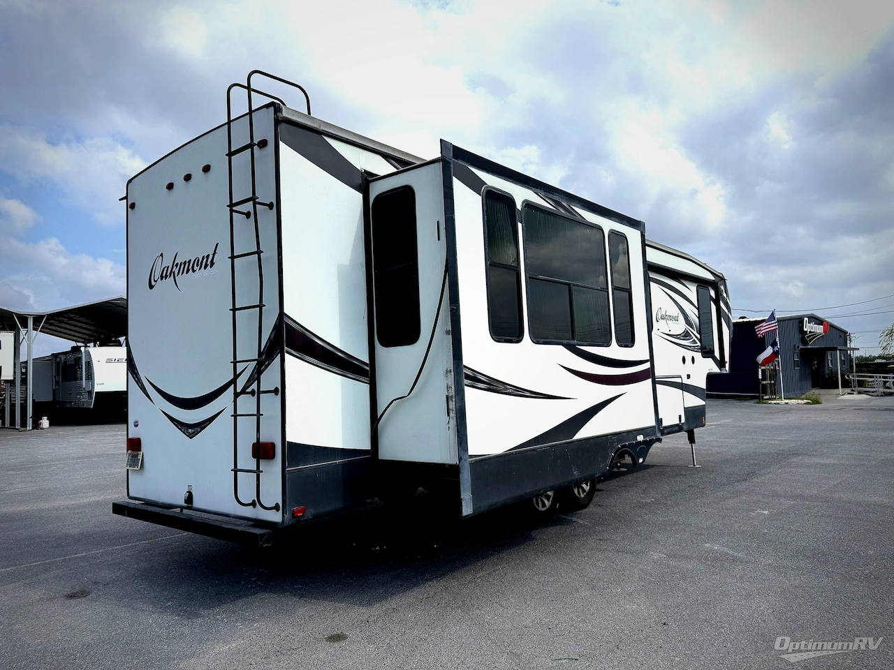 2015 Heartland Oakmont 325RE Photo 2