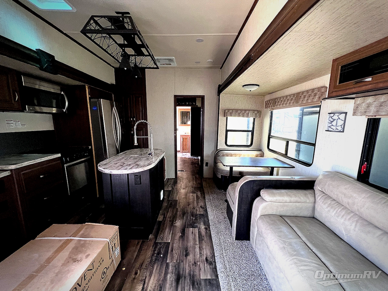 2018 Forest River Sandpiper 383RBLOK Photo 4