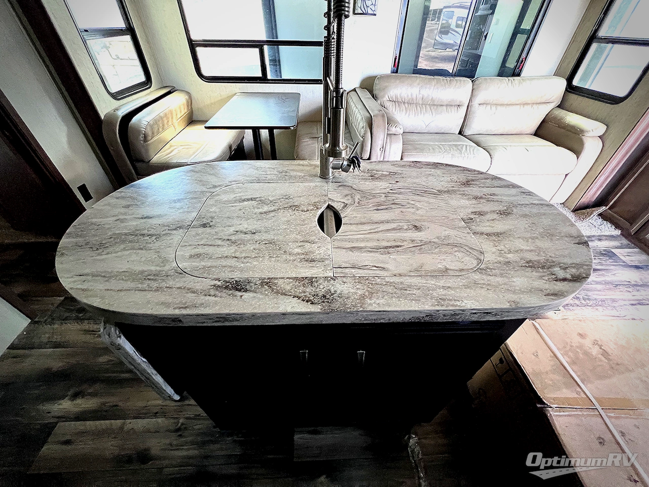2018 Forest River Sandpiper 383RBLOK Photo 9