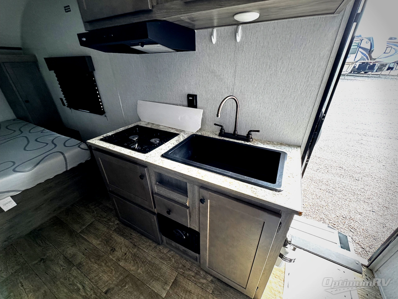 2024 Sunset Park Sun Lite LTD 19RB Photo 9