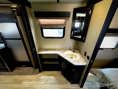 2017 Grand Design Imagine 2500RL RV Photo 4