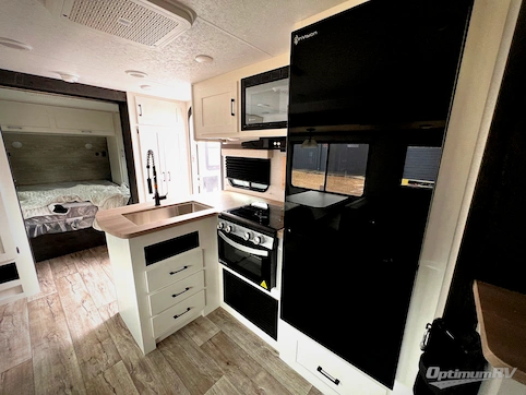 2025 Venture Sienna SA281VQB RV Photo 2