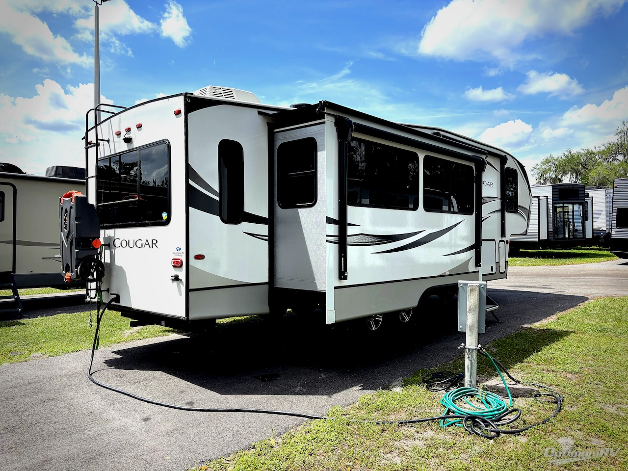 2021 Keystone Cougar Half-Ton 30RLS Photo 2