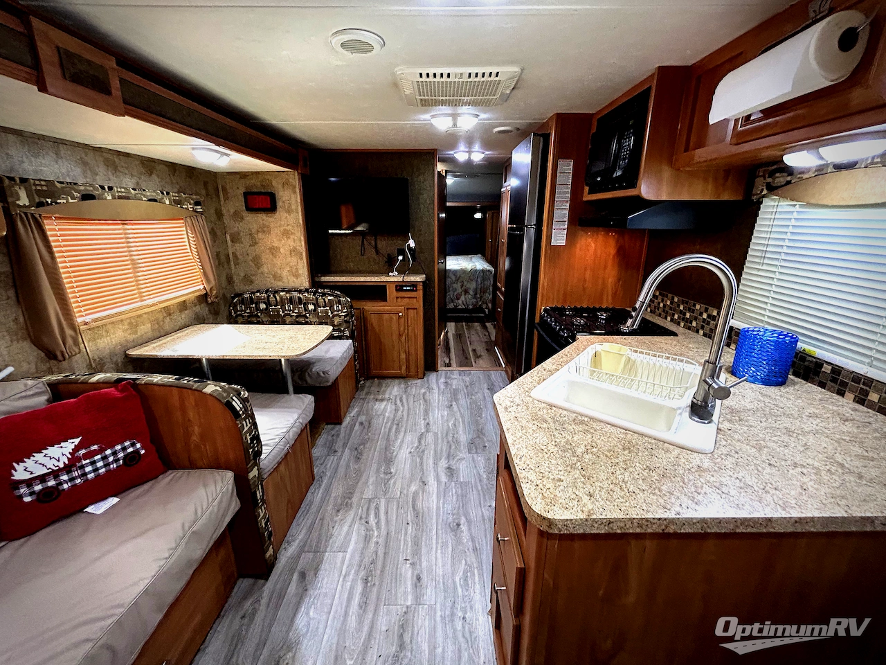 2015 Shasta Flyte 265RL Photo 5