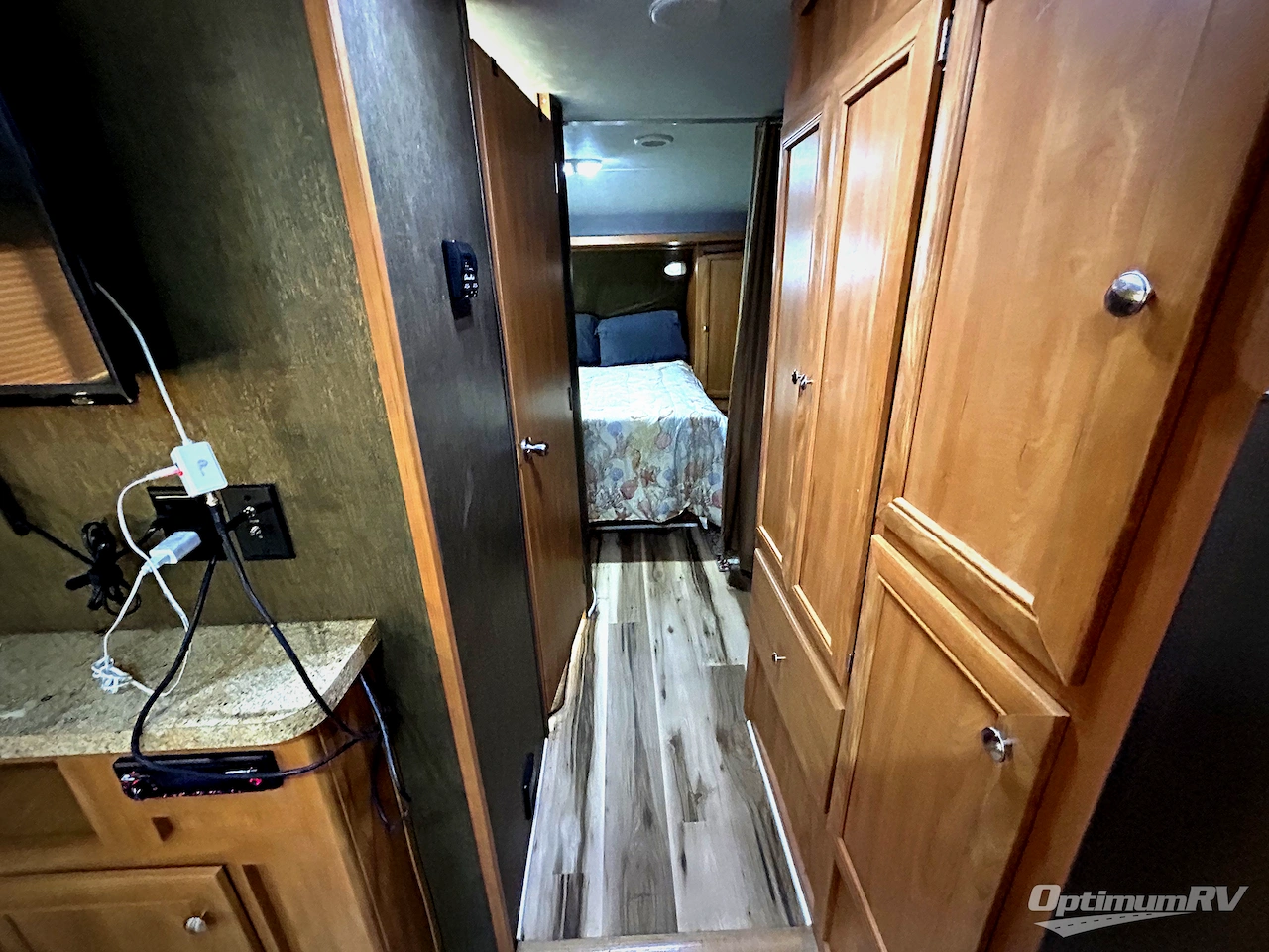 2015 Shasta Flyte 265RL Photo 7