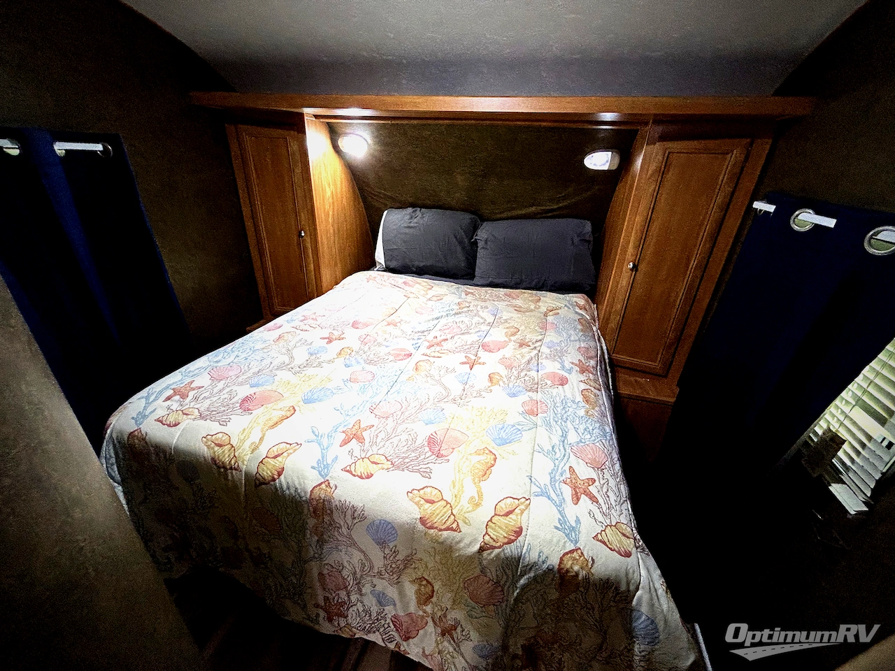 2015 Shasta Flyte 265RL Photo 8