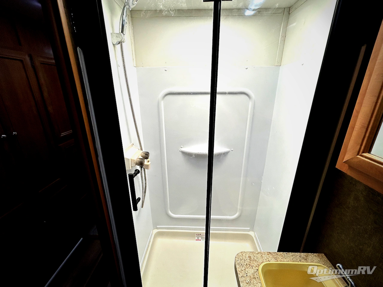 2015 Shasta Flyte 265RL Photo 10
