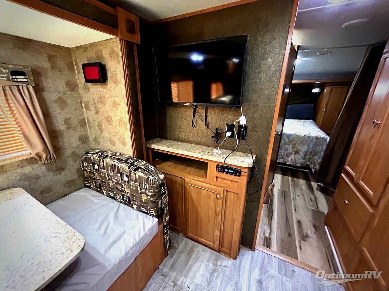 2015 Shasta Flyte 265RL Photo 12