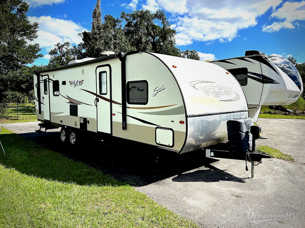 2015 Shasta Flyte 265RL Photo 1