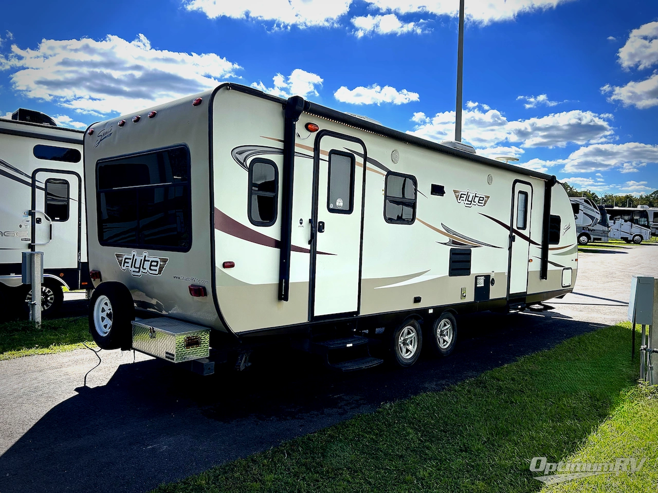 2015 Shasta Flyte 265RL Photo 2