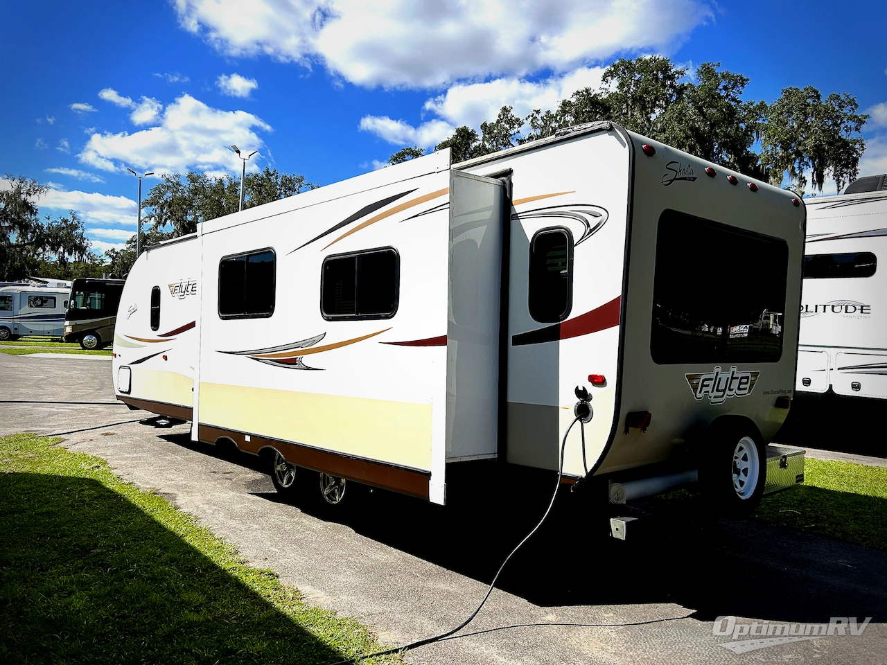 2015 Shasta Flyte 265RL Photo 3
