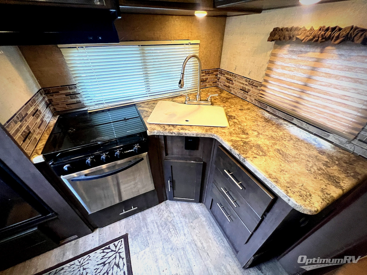 2015 Forest River Surveyor 264RKS Photo 7