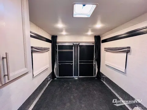 2024 Thor Outlaw 29T RV Photo 4