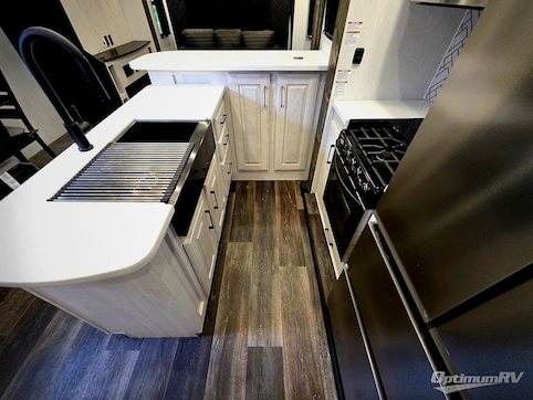 2023 Heartland Bighorn Traveler 35BK RV Photo 3