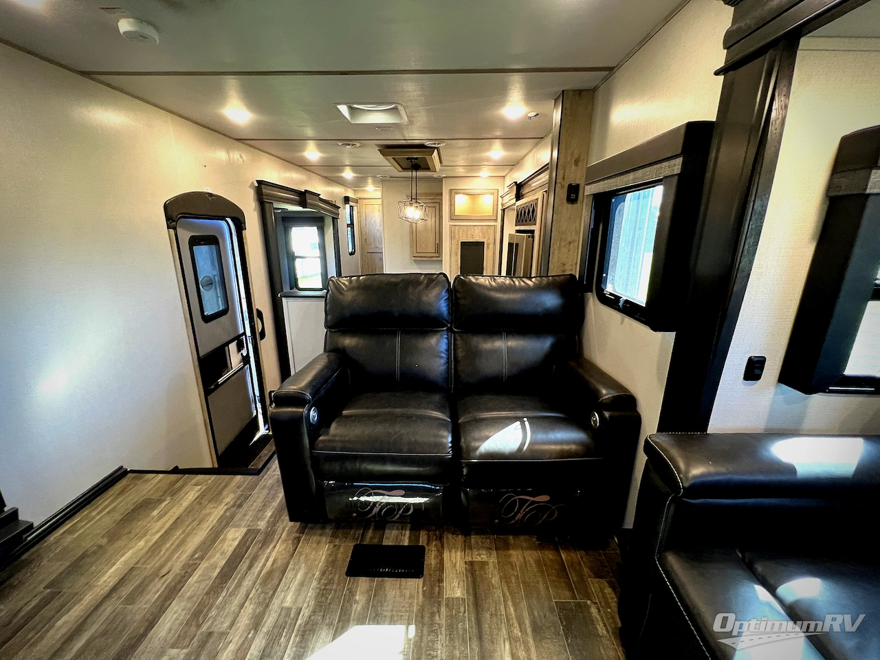 2023 Keystone Avalanche 360FL Photo 10