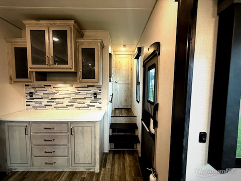 2022 Keystone Avalanche 322RL RV Photo 4