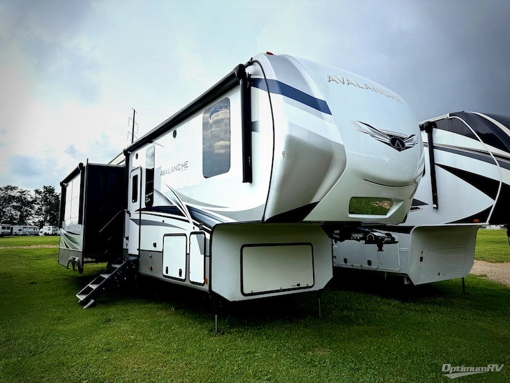 2022 Keystone Avalanche 322RL RV Photo 1