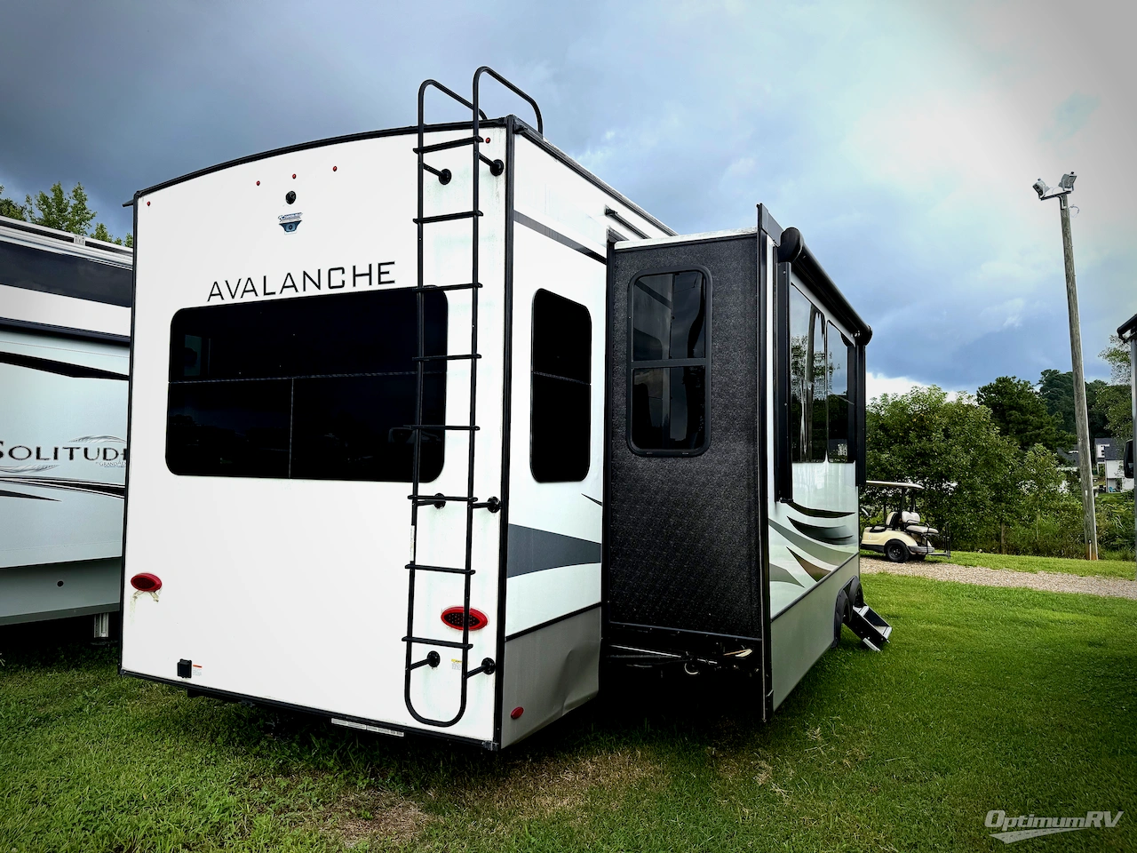 2022 Keystone Avalanche 322RL Photo 2