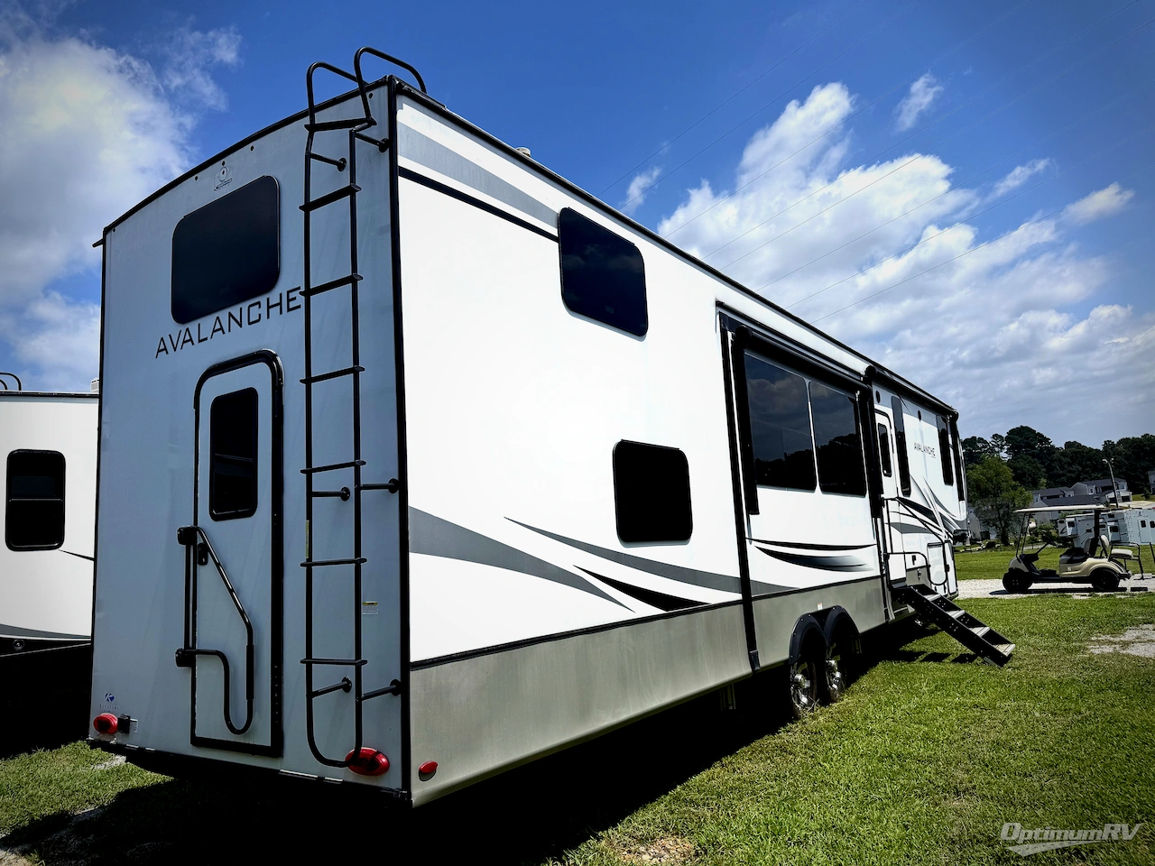 2023 Keystone Avalanche 390DS Photo 2