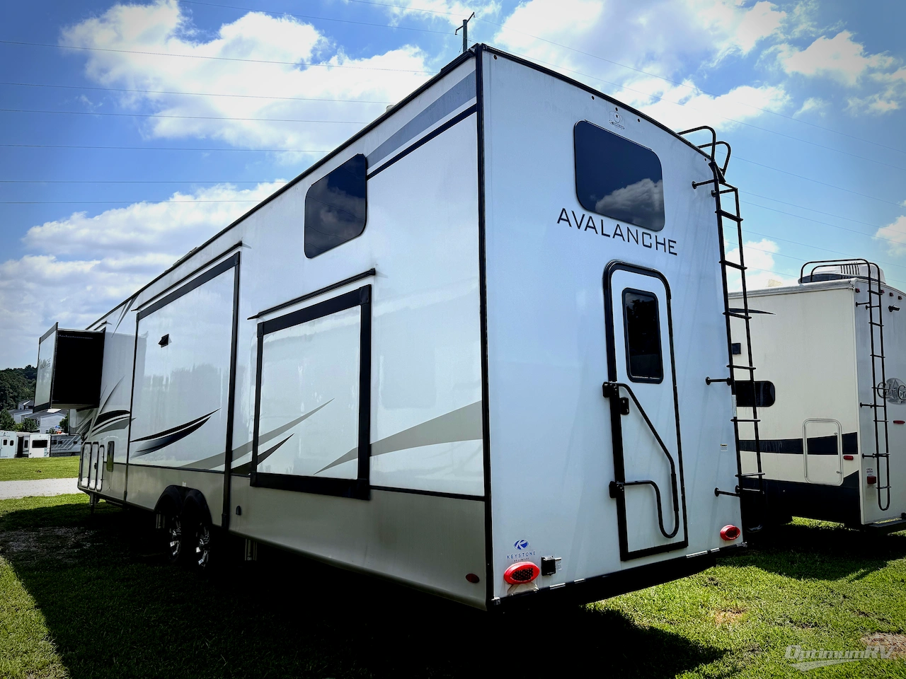2023 Keystone Avalanche 390DS Photo 3