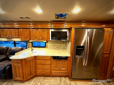 2016 Thor Venetian A40 RV Photo 2