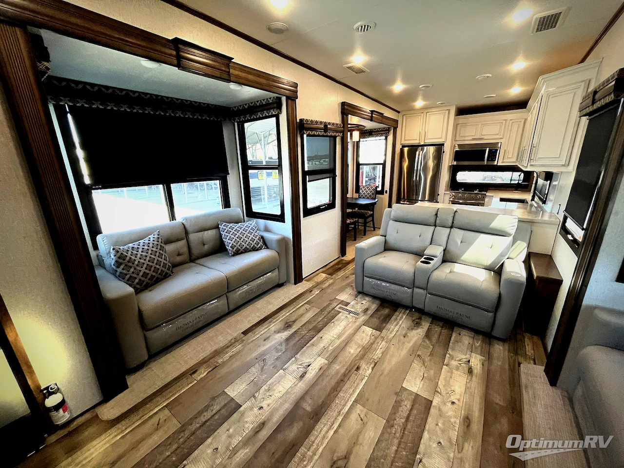 2021 KZ Durango Gold G391RKQ Photo 5